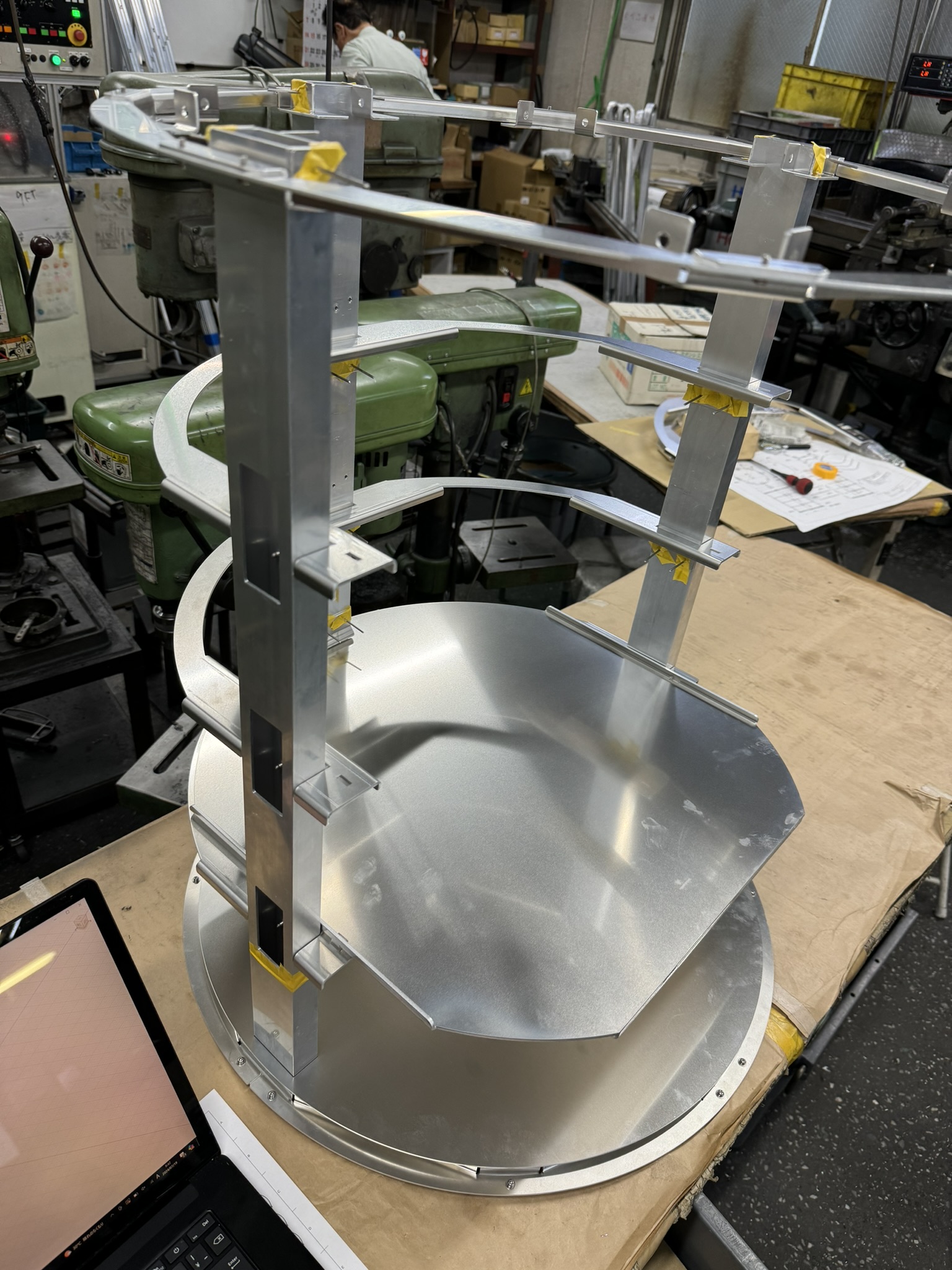 監視ロボット向け内部筐体